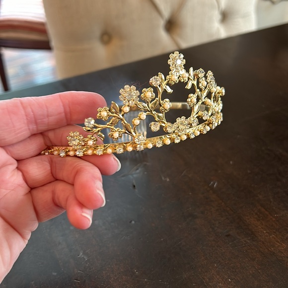 Cathy’s Concepts tiara - like new! In original box! - Picture 8 of 11